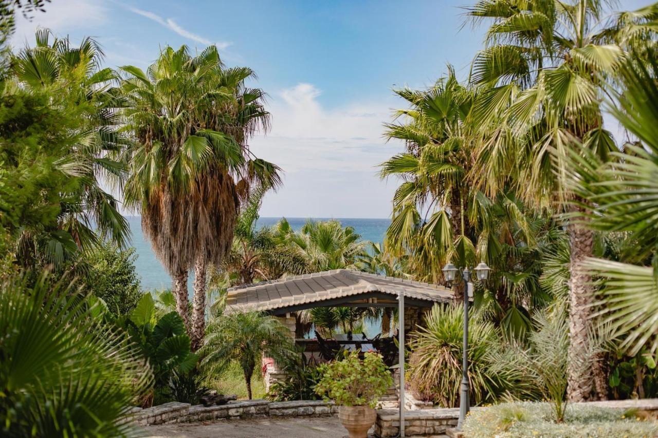 Orraon Lux Aparts Preveza Buitenkant foto